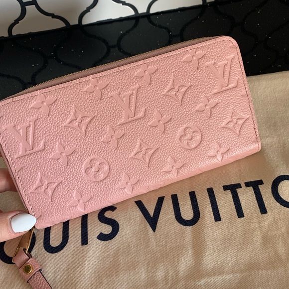 Sold Rare Louis Vuitton Rose Ballerine Zippy - Picture 2 of 13